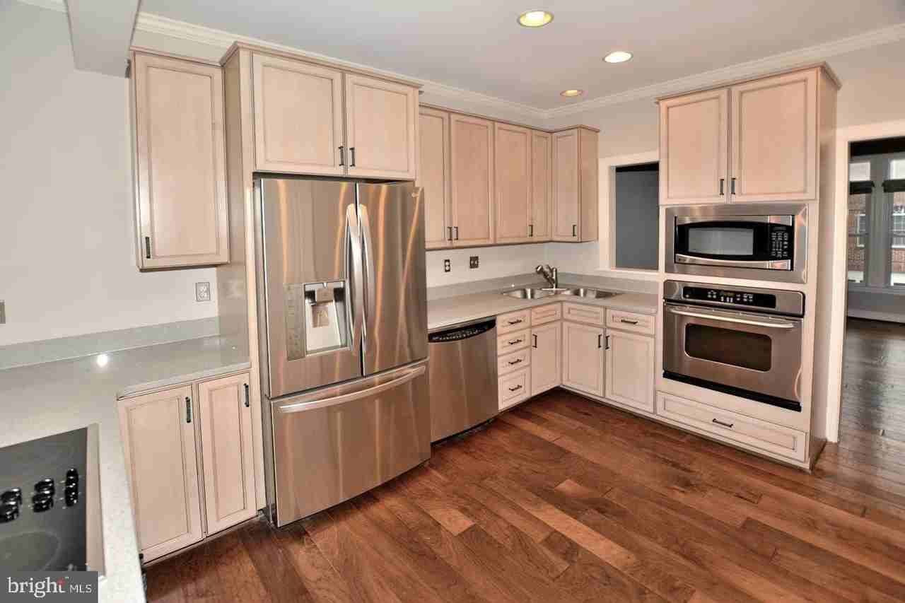103 Washington Square Ct - Photo 6 of 26