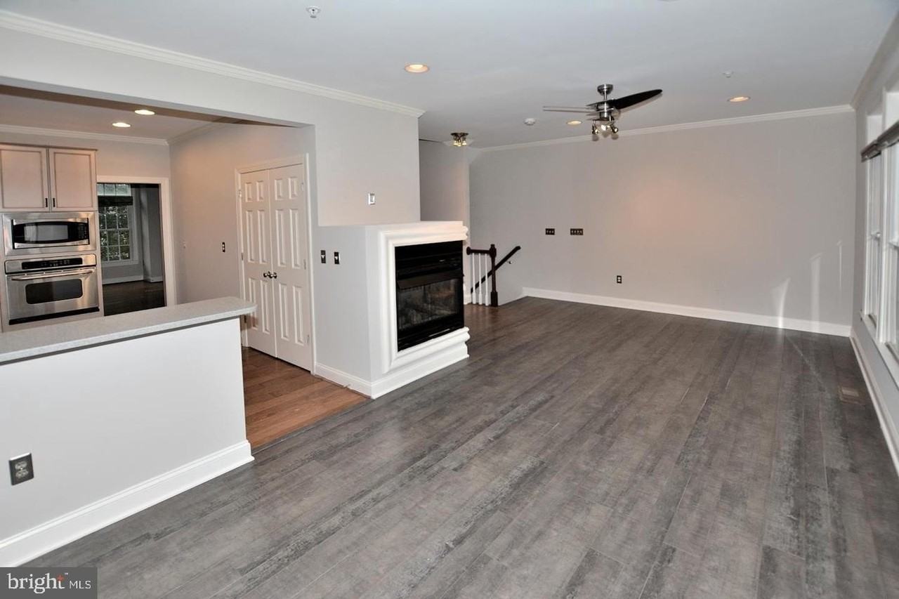 103 Washington Square Ct - Photo 7 of 26