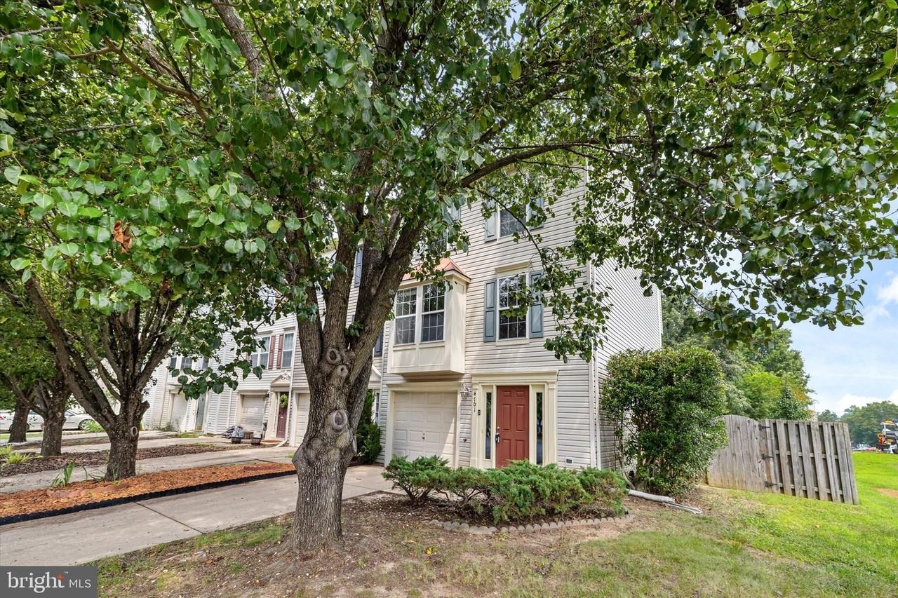 4701 Colonnade Way - Photo 3 of 33
