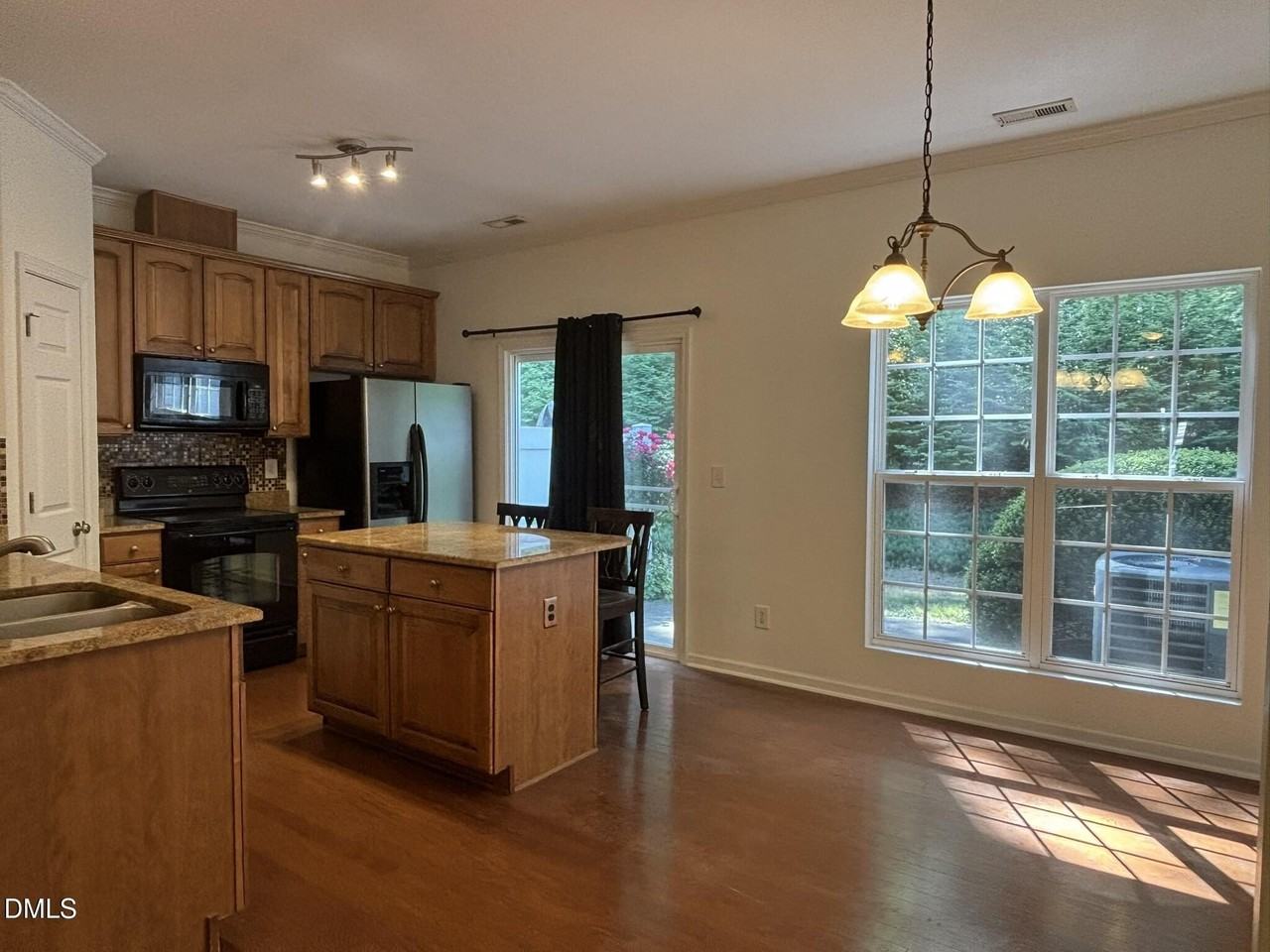 318 Anterbury Dr - Photo 2 of 14