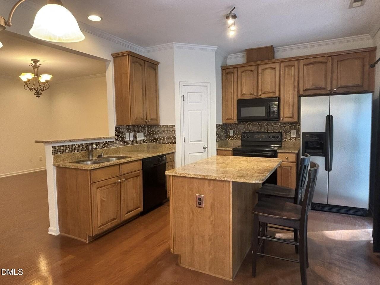 318 Anterbury Dr - Photo 4 of 14