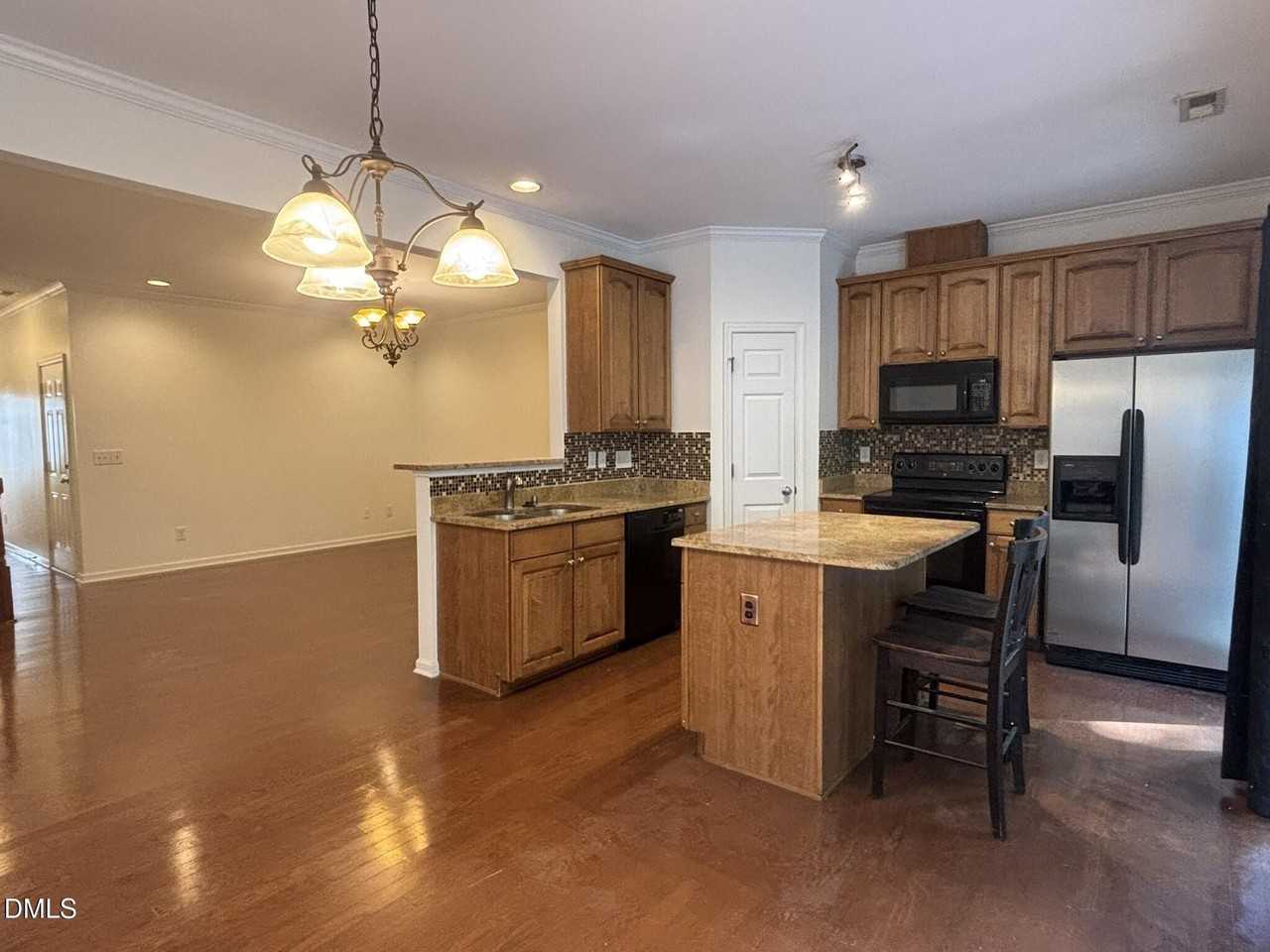 318 Anterbury Dr - Photo 5 of 14