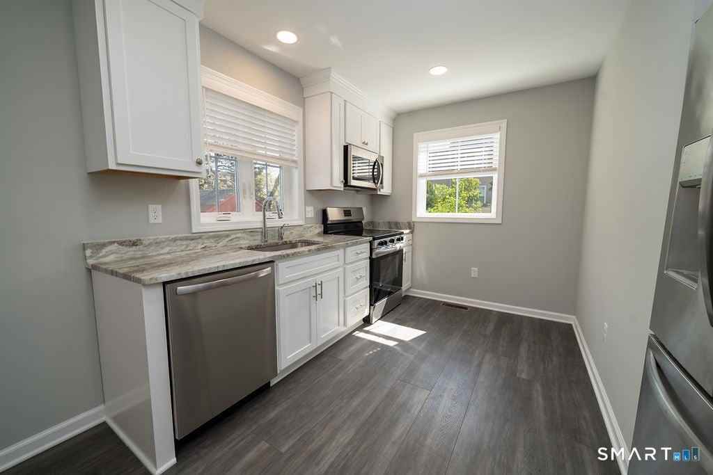 139 Main St - Photo 4 of 18