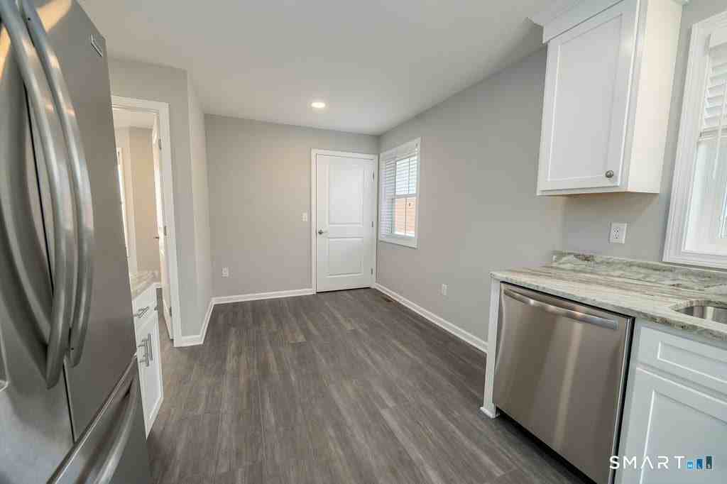 139 Main St - Photo 5 of 18