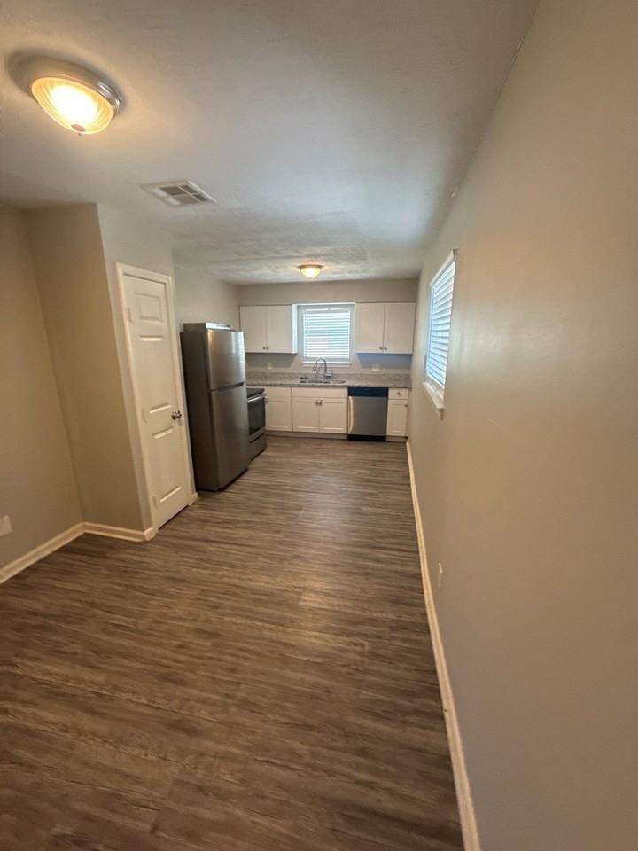 8807 Barton St - Photo 5 of 10
