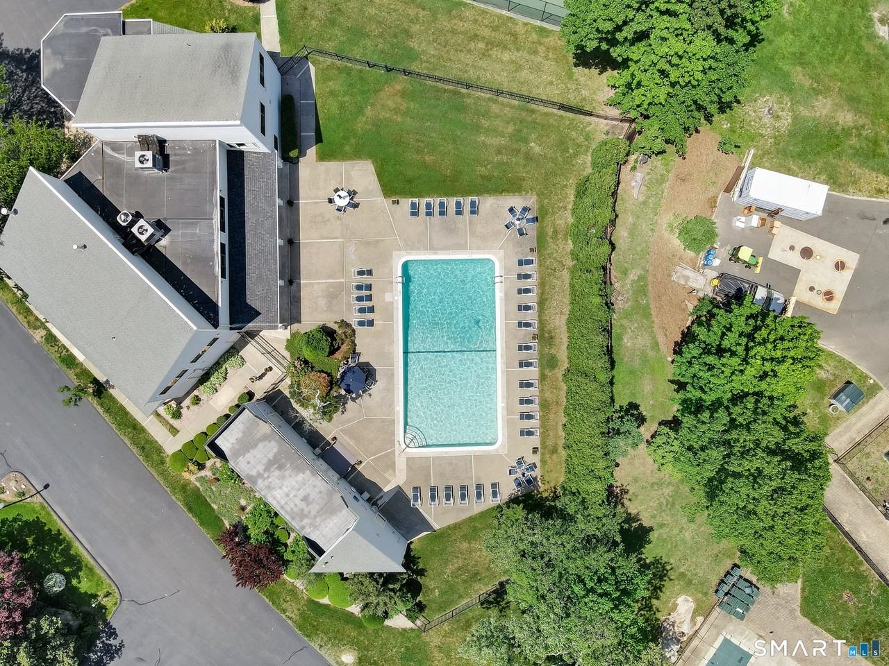 135 Turtle Bay Dr - Photo 3 of 40