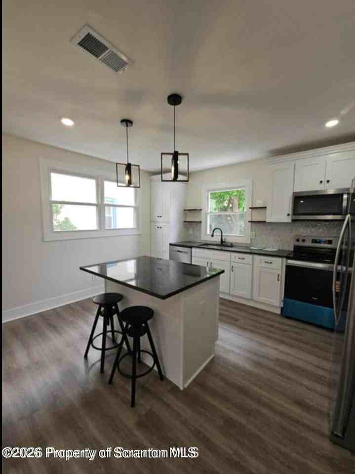 1105 Quincy Ave - Photo 4 of 25