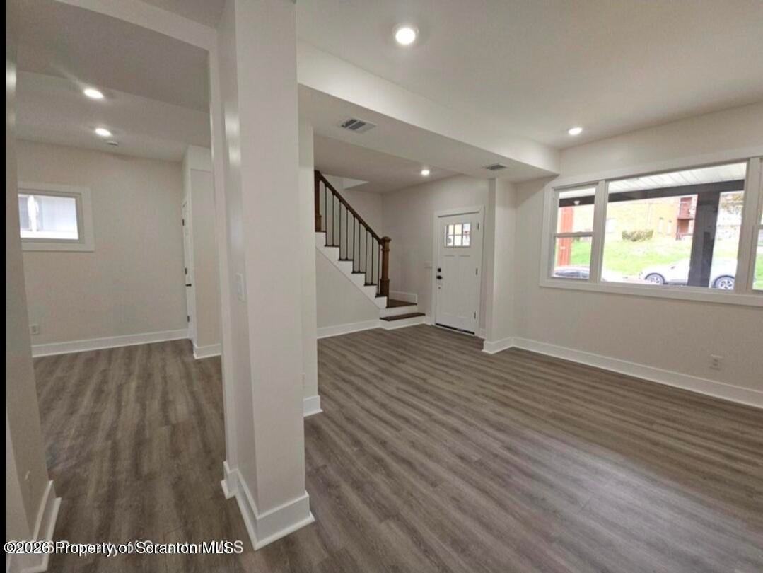 1105 Quincy Ave - Photo 6 of 25