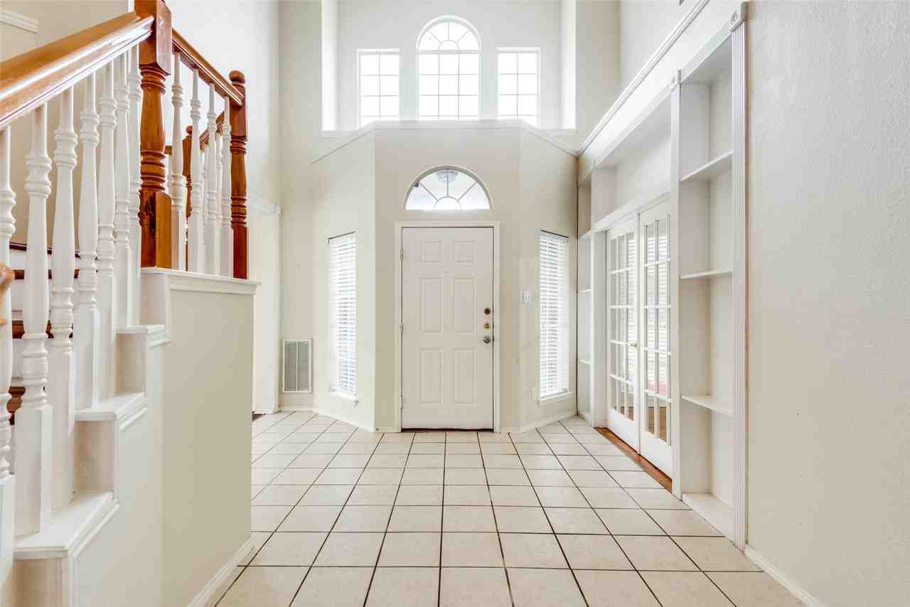 2904 Woods Dr - Photo 2 of 25