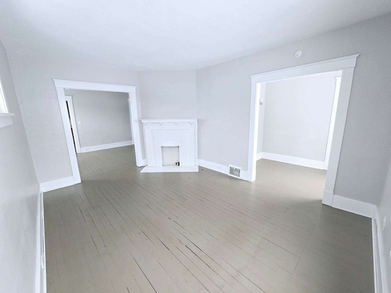 3003 Chestnut StreetUpstairs #2 - Photo 3 of 10