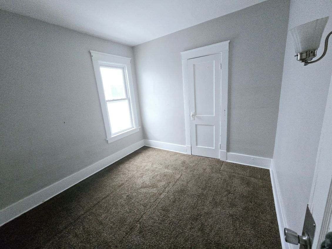 3003 Chestnut StreetUpstairs #2 - Photo 6 of 10