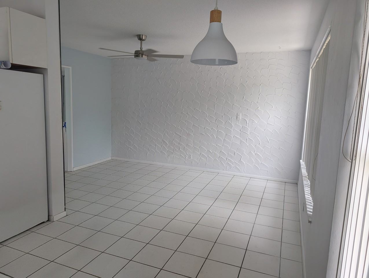 125 Southwest 19th Avenue - Photo 3 of 22