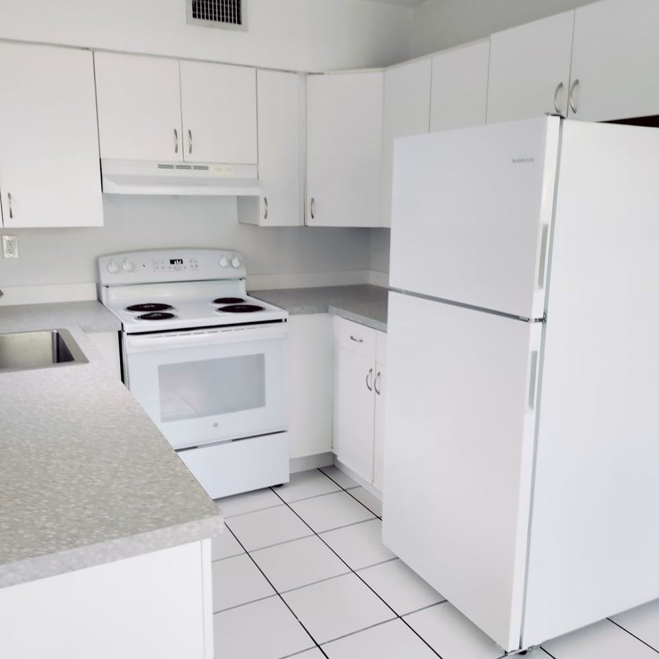 125 Southwest 19th Avenue - Photo 7 of 22
