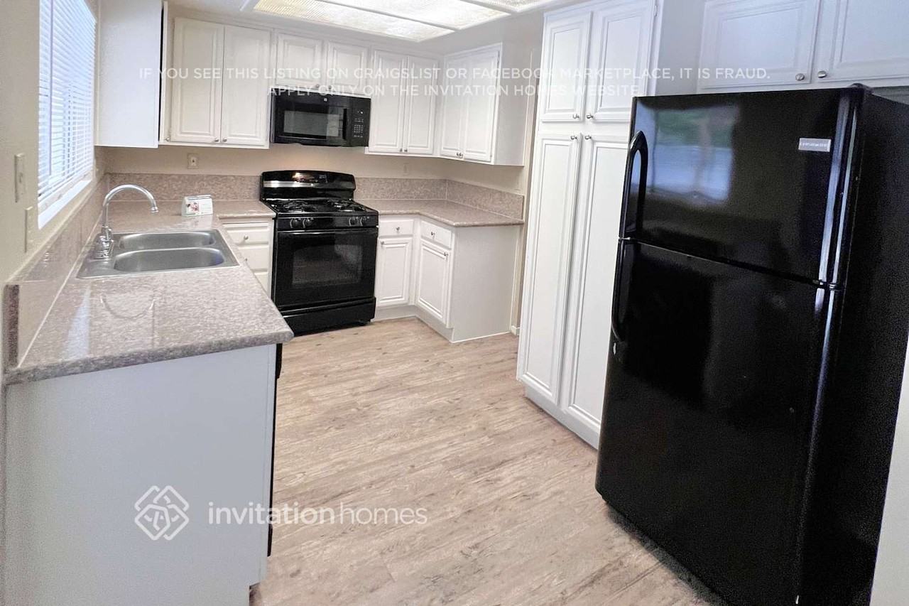 330 Templeton Dr - Photo 4 of 17
