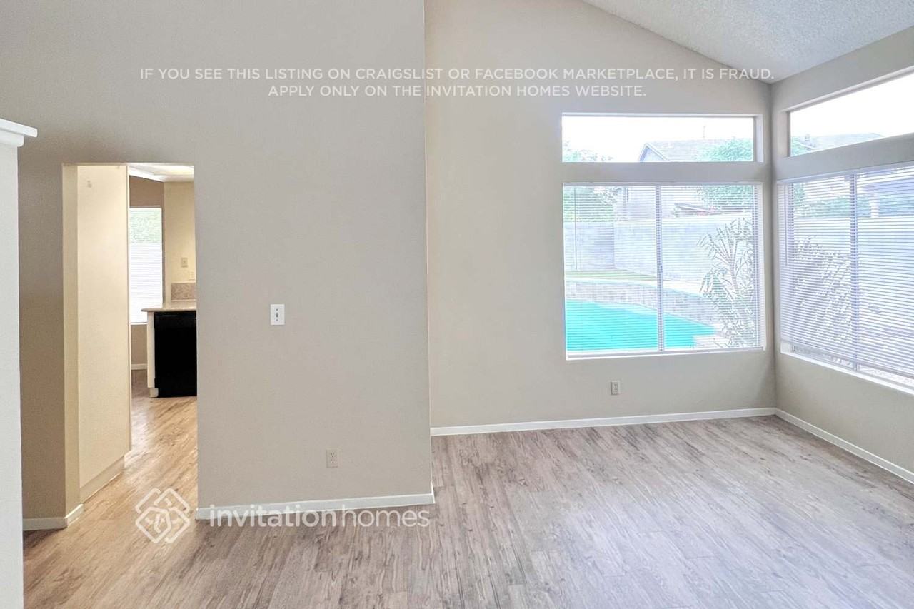 330 Templeton Dr - Photo 5 of 17