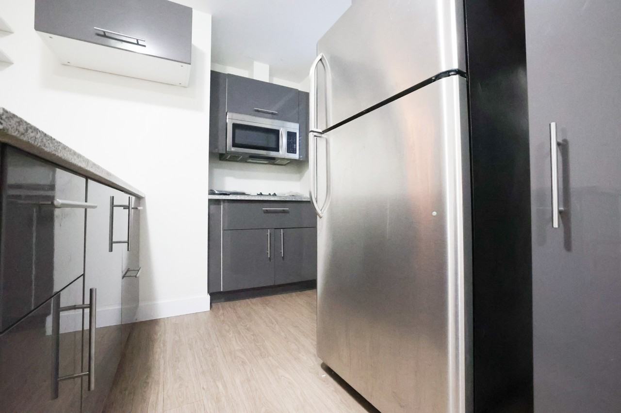 185 Henderson Avenue #7 - Photo 4 of 7