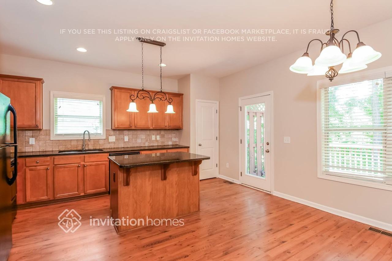236 Ascott Ln - Photo 7 of 19