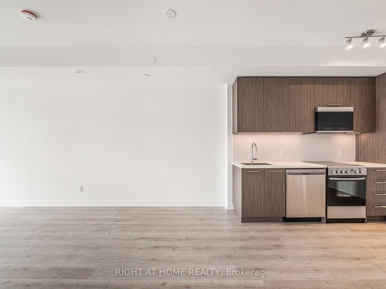 260 Finch Avenue East #4 - Photo 3 of 24