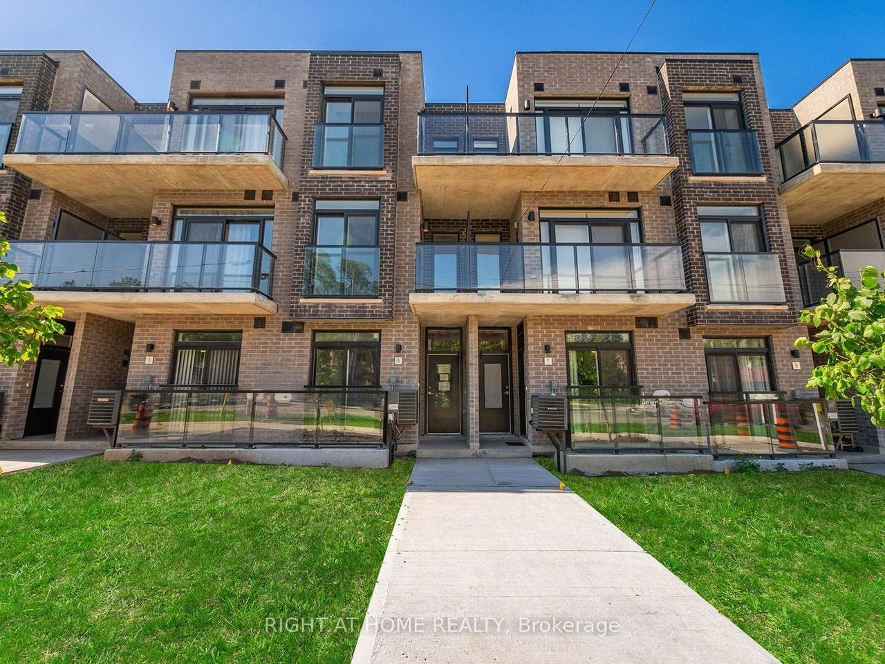 260 Finch Avenue East #4 - Photo 5 of 24