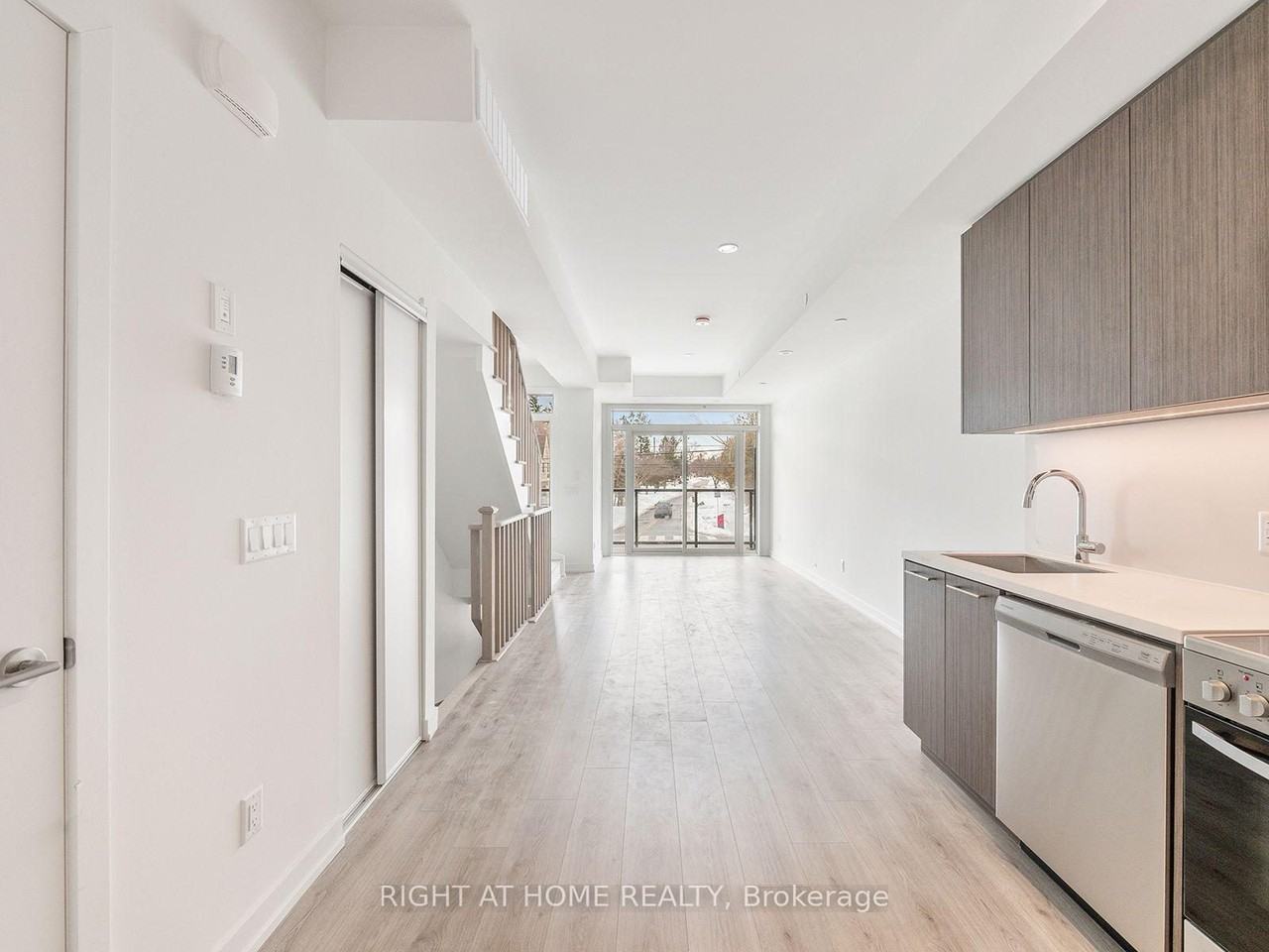 260 Finch Avenue East #4 - Photo 6 of 24