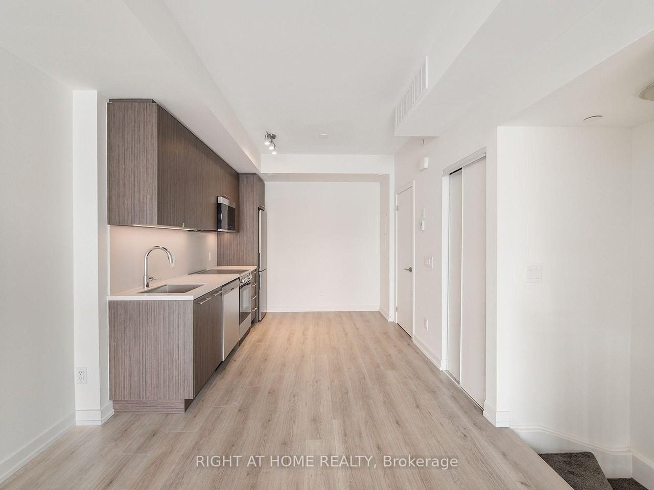 260 Finch Avenue East - Photo 9