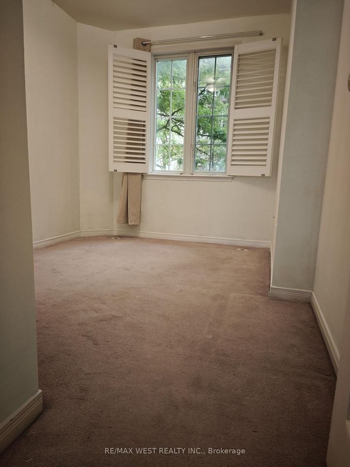 108 Finch Avenue West - Photo 11