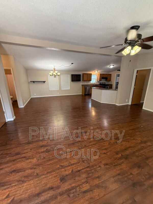 1727 Sw Mission Ave - Photo 4 of 13