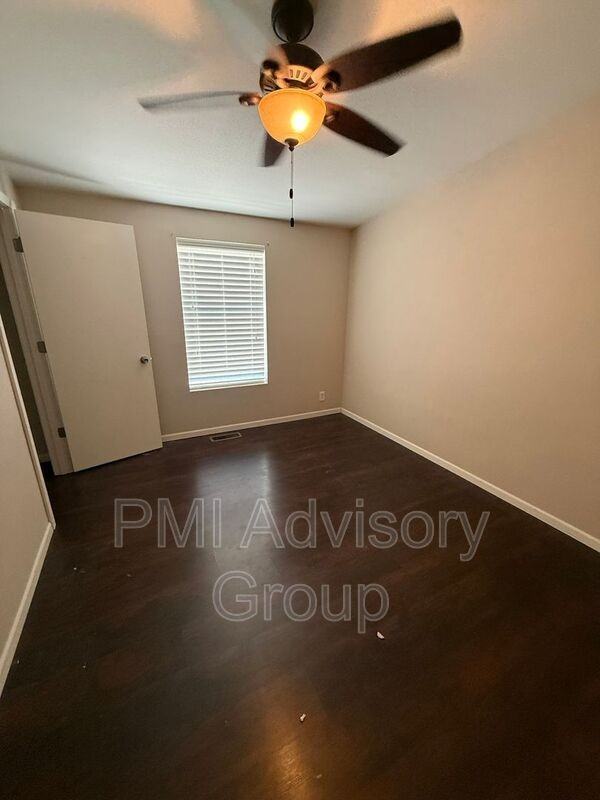 1727 Sw Mission Ave - Photo 5 of 13