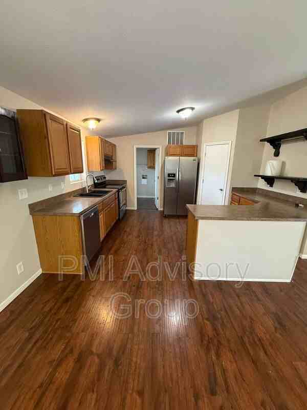 1727 Sw Mission Ave - Photo 6 of 13