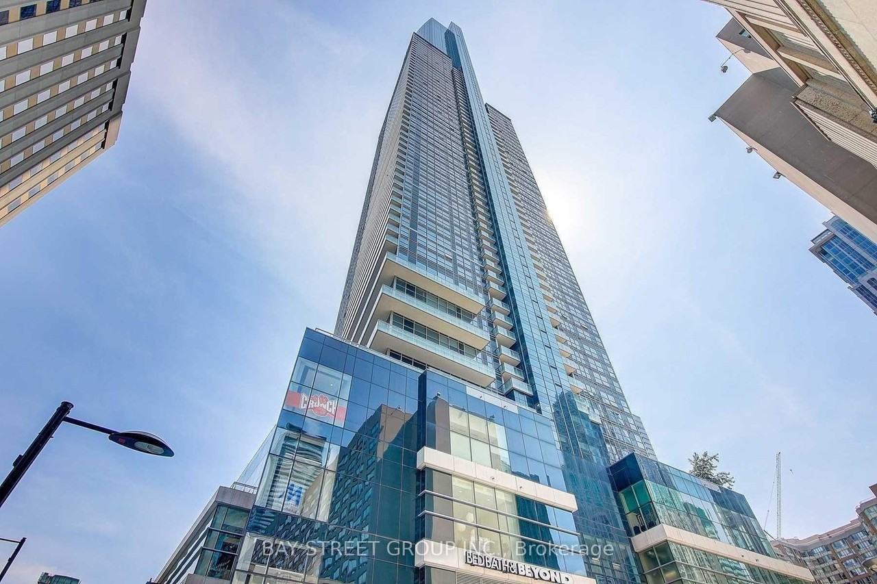 386 Yonge Street - Photo 2