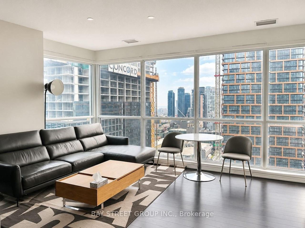 386 Yonge Street - Photo 3