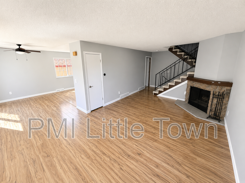 7482 W Roxbury Pl - Photo 3 of 21