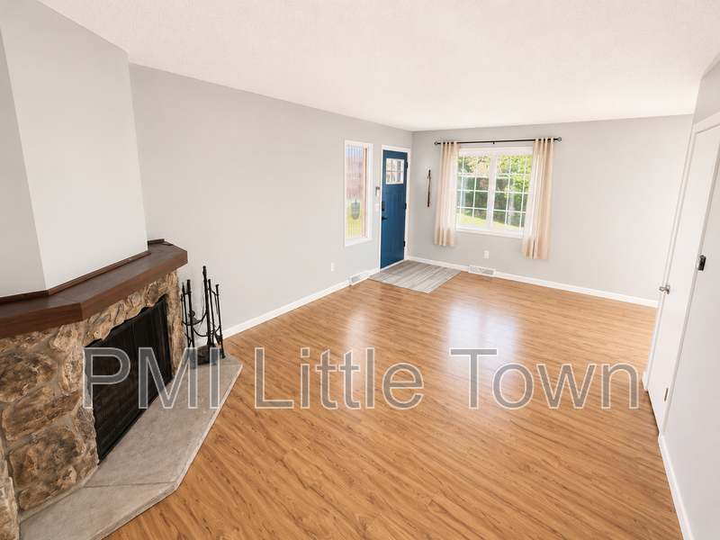 7482 W Roxbury Pl - Photo 4 of 21