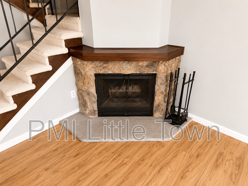 7482 W Roxbury Pl - Photo 5 of 21