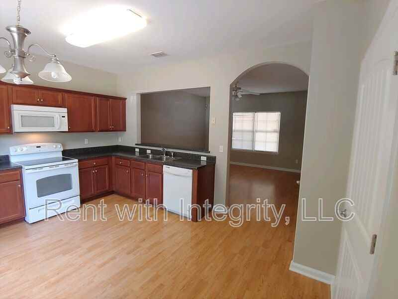 1231 Lake Ave - Photo 3 of 10