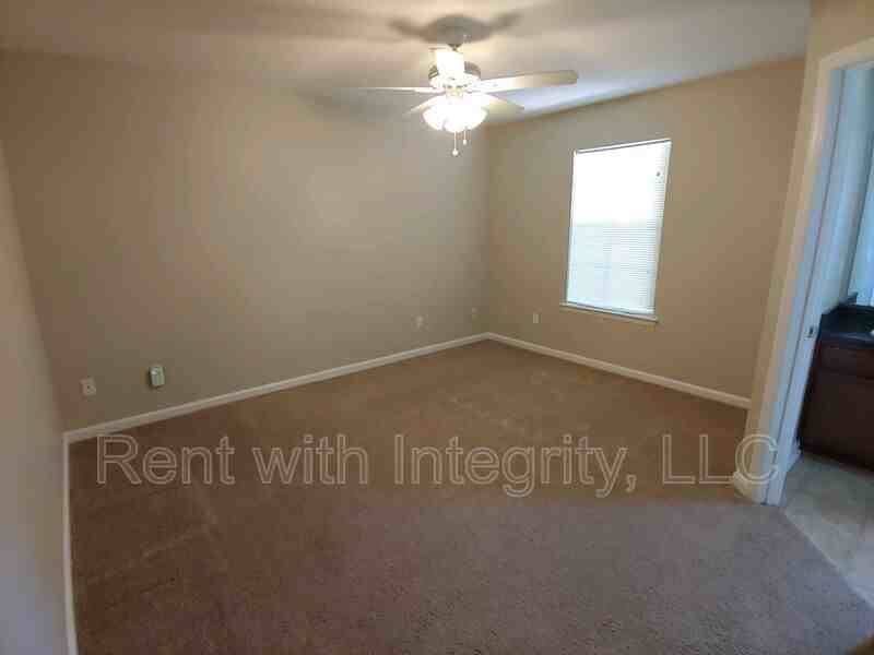 1231 Lake Ave - Photo 6 of 10