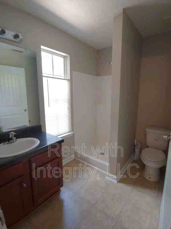 1231 Lake Ave - Photo 7 of 10