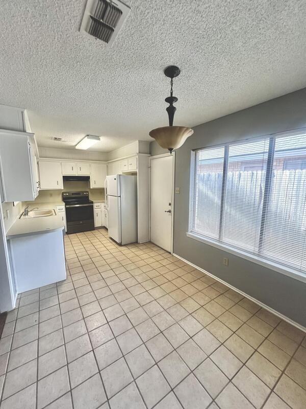 7407 Akron Ave - Photo 3 of 10