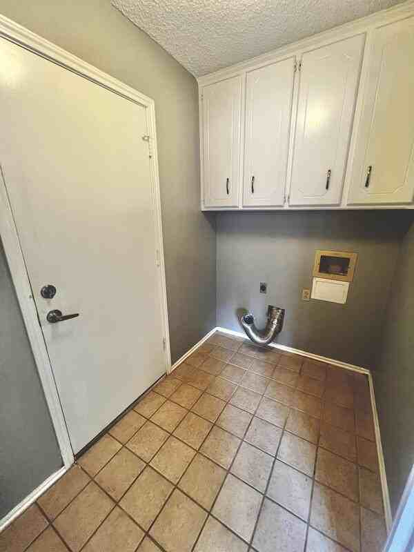 7407 Akron Ave - Photo 4 of 10