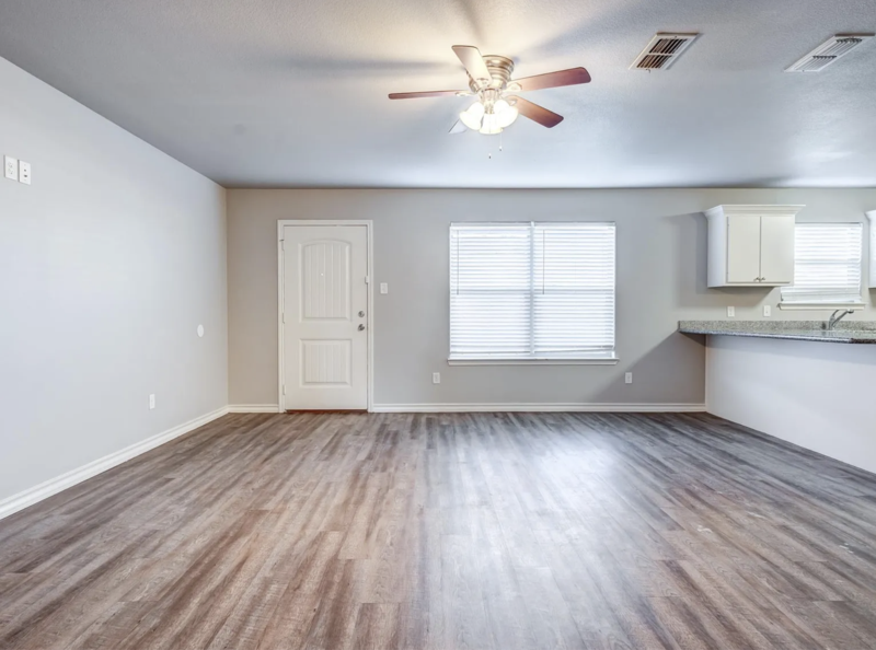 3446 Itasca St - Photo 2 of 2
