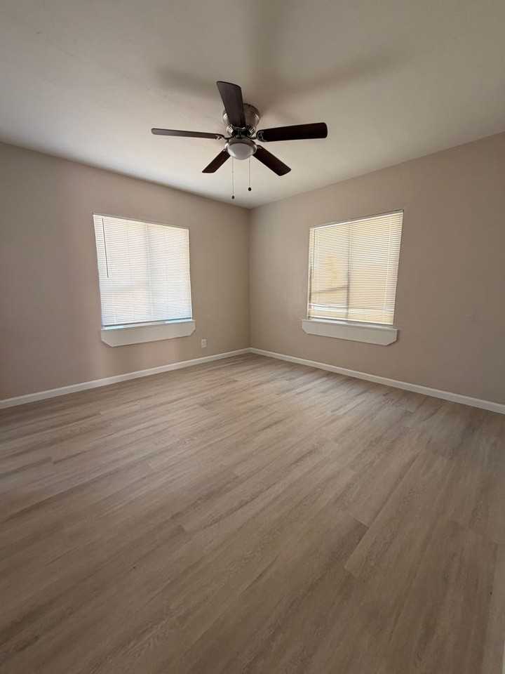 Chester Lane - Photo 2 of 22