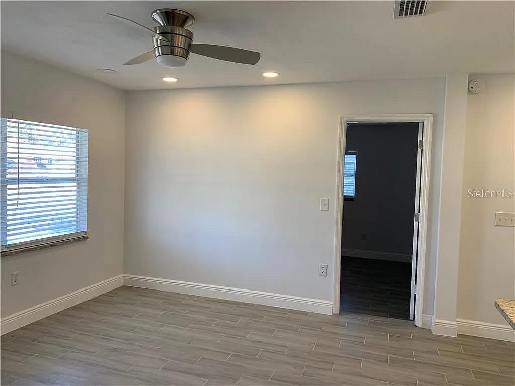1316 W Knollwood St - Photo 2 of 11