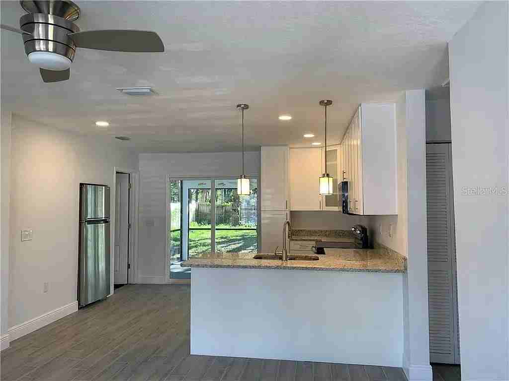 1316 W Knollwood St - Photo 7 of 11
