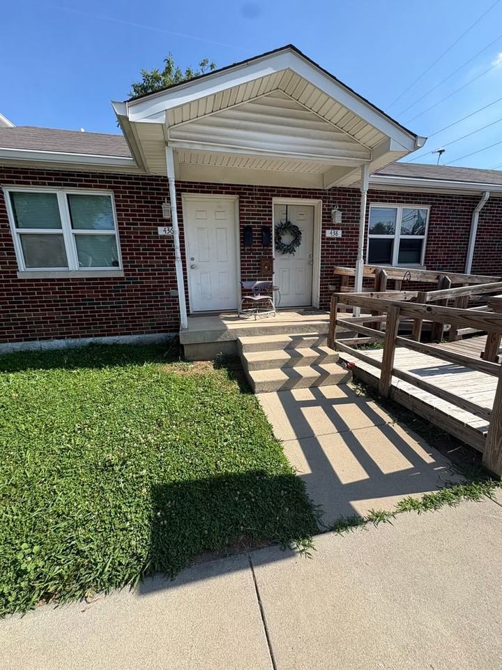436 Sanders St - Photo 2 of 20