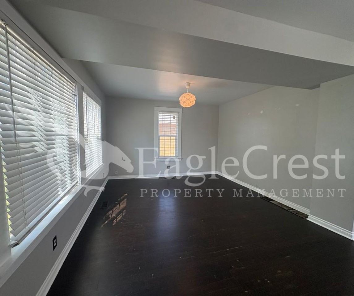 613 Locust St - Photo 7 of 50