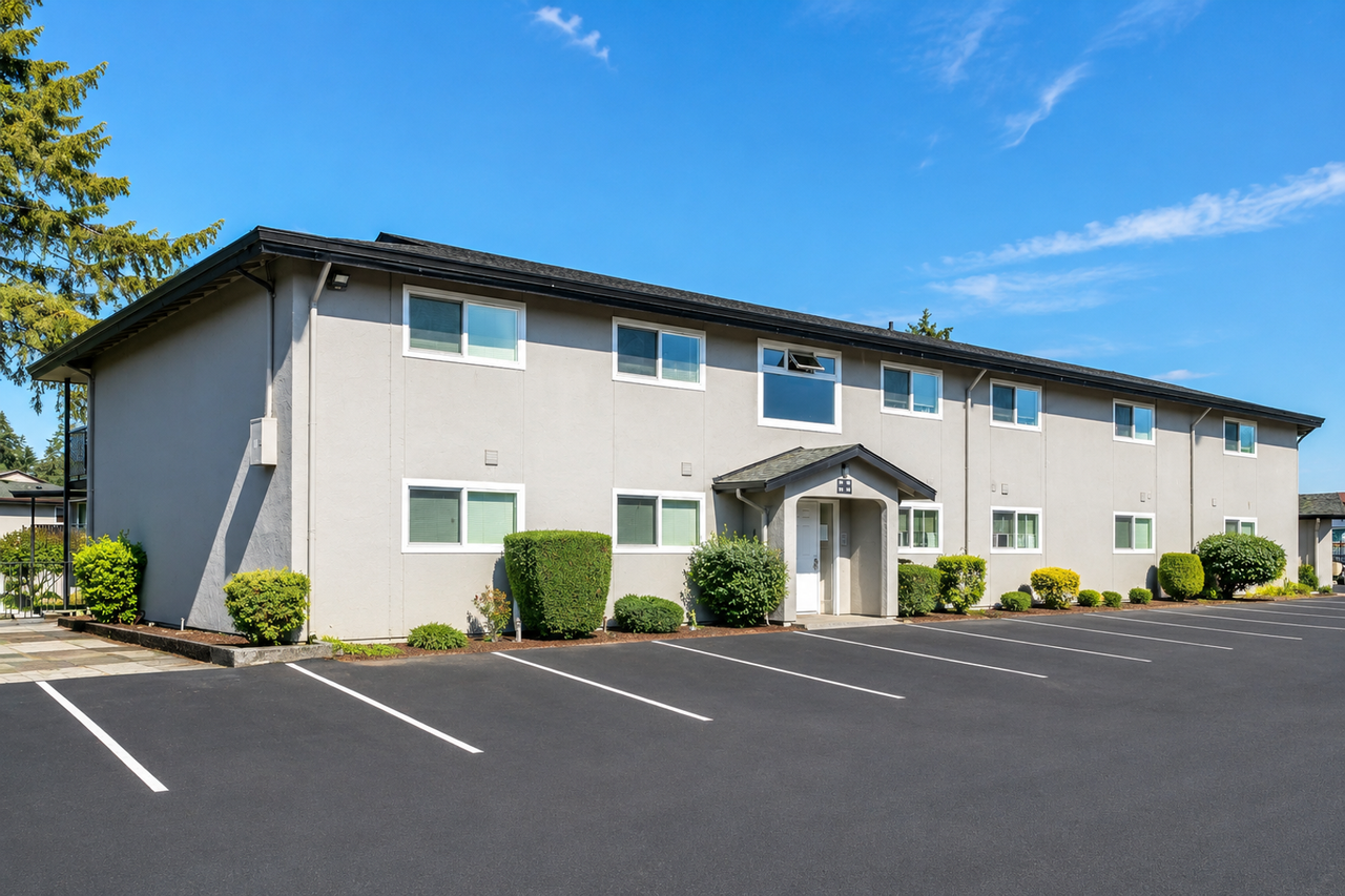 Aladdin Camelot Apartments - Photo 3 of 23