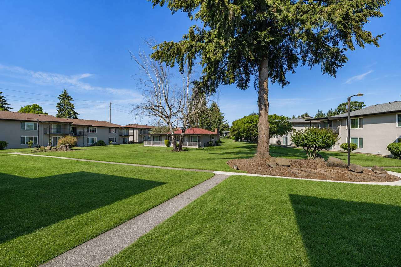 Aladdin Camelot Apartments - Photo 4 of 23