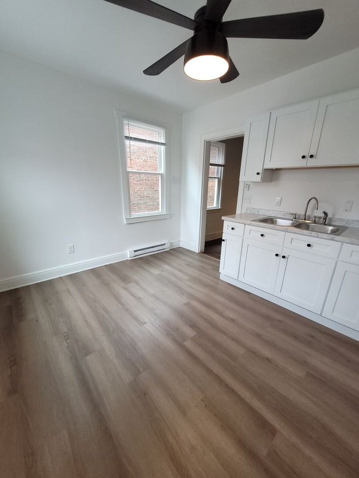 565 West Market Street - Photo 3 of 38