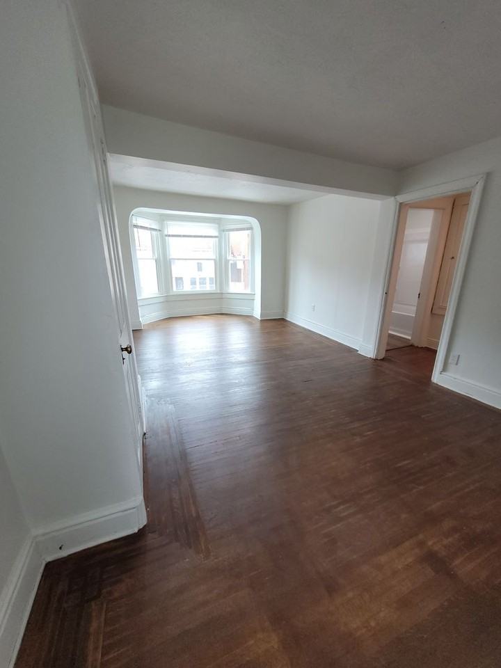 565 West Market Street - Photo 7 of 38