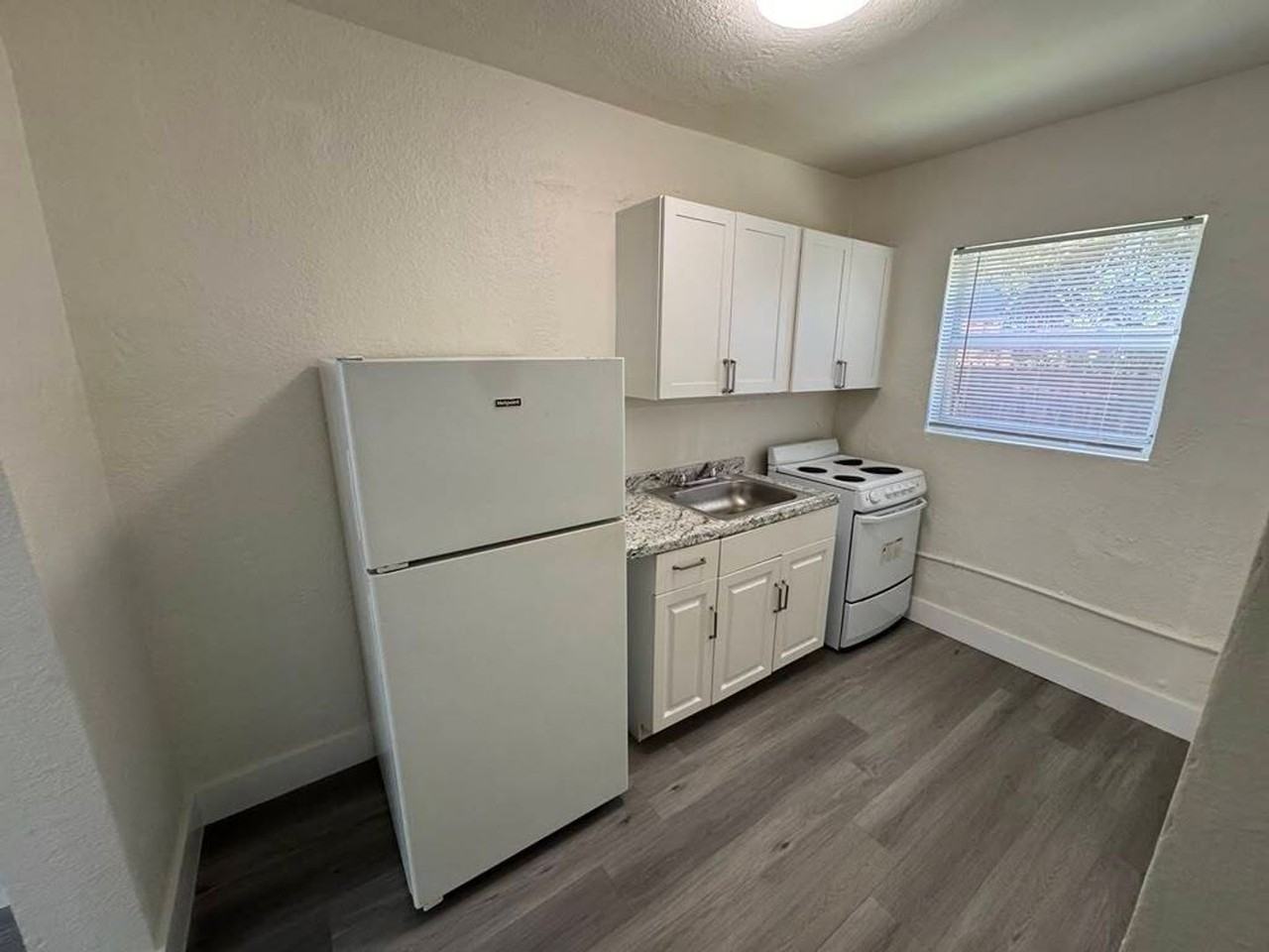 3669 Thomas Ave - Photo 2 of 17